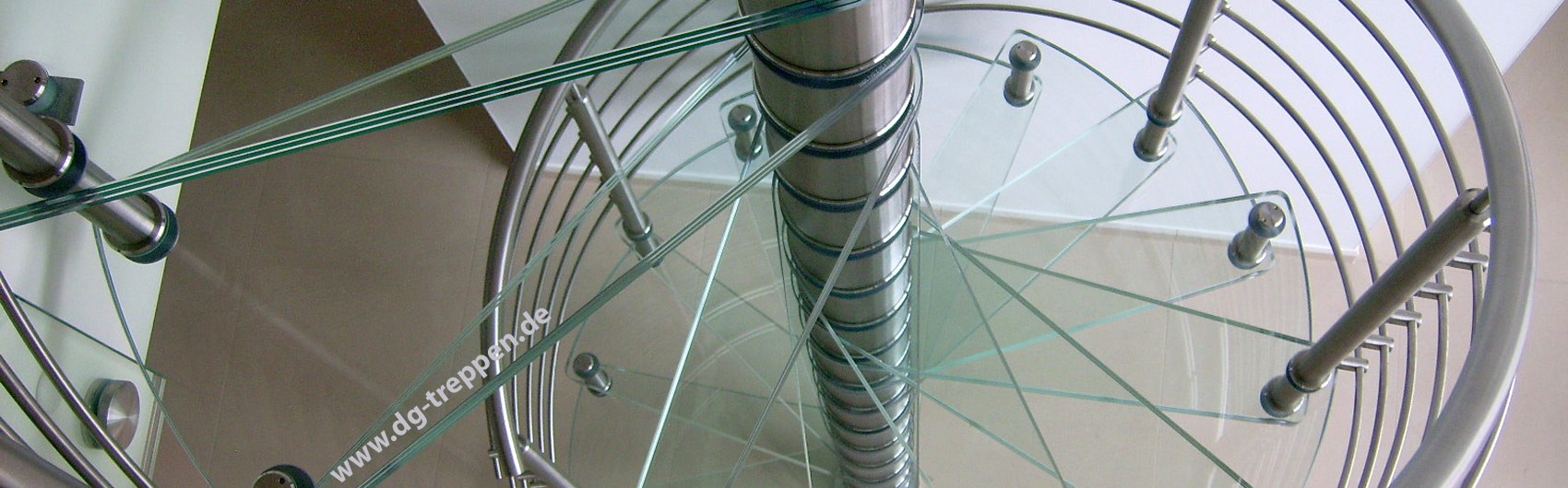 Stufe für Stufe - Ihre Treppe nach oben, elegant in Glas